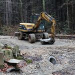 28.11.2021. Święta Katarzyna. Remont wokół kapliczki / Wiktor Taszlow / Radio Kielce