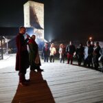 27.11.2021. Chęciny. Nocne zwiedzanie zamku / Wiktor Taszłow / Radio Kielce