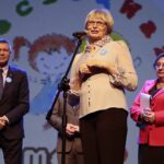 29.11.2021. Kielce. Inauguracja kampanii społecznej "Biała wstążka". Na zdjęciu (od lewej): Bogdan Wenta - prezydent Kielc, Grażyna Pisarczyk - kierownik Ośrodka Wsparcia dla Ofiar Przemocy w Rodzinie w Kielcach, Magdalena Gościniewicz - dyrektor Miejskiego Ośrodka Pomocy Rodzinie w Kielcach / Wiktor Taszłow / Radio Kielce