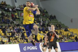 27.11.2021. Kielce. Mecz PGNiG Superligi: Łomża Vive Kielce - MKS Zagłębie Lubin / Wiktor Taszlow / Radio Kielce