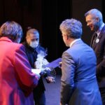 29.11.2021. Kielce. Inauguracja kampanii społecznej "Biała wstążka", Na zdjęciu (od lewej): Magdalena Gościniewicz - dyrektor Miejskiego Ośrodka Pomocy Rodzinie w Kielcach, Mariusz Nowak, Krzysztof Słoń - senator, Bogdan Wenta - prezydent Kielc / Wiktor Taszłow / Radio Kielce