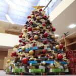 29.11.2021. Kielce. Choinka Biblioteki Uniwersytetu Jana Kochanowskiego / Wiktor Taszłow / Radio Kielce