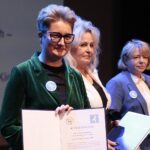 29.11.2021. Kielce. Inauguracja kampanii społecznej "Biała wstążka". Na zdjęciu (z lewej): Anna Żmudzińska - dyrektor Miejskiej Biblioteki Publicznej w Kielcach / Wiktor Taszłow / Radio Kielce