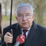 29.11.2021. Kielce. Złożenie kwiatów pod pomnikiem upamiętniającym wydarzenia Powstania Listopadowego. Na zdjęciu: Krzysztof Lipiec - poseł / Wiktor Taszłow / Radio Kielce