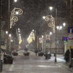 30.11.2021. Kielce. Przygotowania świątecznych iluminacji i atrakcji / Wiktor Taszłow / Radio Kielce