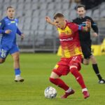 03.11.2021. Kielce. Mecz 1/16 finału Pucharu Polski: Korona Kielce - Stomil Olsztyn. Na zdjęciu: Jakub Górski / Wiktor Taszłow / Radio Kielce