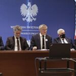 05.11.2021. Kielce. Konsultacje strategii dla młodych w Urzędzie Wojewódzkim. Na zdjęciu (od lewej): Andrzej Pruś - przewodniczący Sejmiku Województwa Świętokrzyskiego, Krzysztof Słoń - senator, Zbigniew Koniusz - wojewoda świętokrzyski, Andrzej Bętkowski - marszałek województwa świętokrzyskiego, Kazimierz Mądzik - świętokrzyski kurator oświaty / Wiktor Taszłow / Radio Kielce