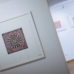 05.11.2021. Kielce. Wystawa "Podróże wycinanek" w Dworku Laszczyków / Wiktor Taszłow / Radio Kielce