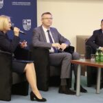 08.11.2021. Kielce. Dni Ekonomii Społecznej Politechnika Świętokrzyska 2021. Na zdjęciu (od lewej): Renata Janik - wicemarszałek województwa świętokrzyskiego, Bogdan Wenta - prezydent Kielc, Przemysław Bokwa - prezes PBI / Wiktor Taszłow / Radio Kielce