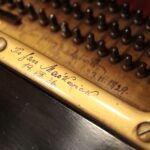 08.11.2021. Kielce. Przekazanie zabytkowego fortepianu dla szkoły muzycznej / Wiktor Taszłow / Radio Kielce