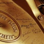 08.11.2021. Kielce. Przekazanie zabytkowego fortepianu dla szkoły muzycznej / Wiktor Taszłow / Radio Kielce