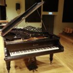 08.11.2021. Kielce. Przekazanie zabytkowego fortepianu dla szkoły muzycznej / Wiktor Taszłow / Radio Kielce