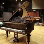 08.11.2021. Kielce. Przekazanie zabytkowego fortepianu dla szkoły muzycznej / Wiktor Taszłow / Radio Kielce