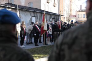 10.11.2021. Kielce. Odsłonięcie tablicy upamiętniającej generała Bolesława Roję / Wiktor Taszłow / Radio Kielce