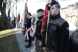 10.11.2021. Kielce. Odsłonięcie tablicy upamiętniającej generała Bolesława Roję / Wiktor Taszłow / Radio Kielce