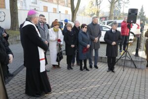 10.11.2021. Kielce. Odsłonięcie tablicy upamiętniającej generała Bolesława Roję / Wiktor Taszłow / Radio Kielce