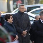 10.11.2021. Kielce. Odsłonięcie tablicy upamiętniającej generała Bolesława Roję. Na zdjęciu (od lewej): Jarosław Bukowski - radny Rady Miasta Kielce, Maria Zuba - doradca wojewody świętokrzyskiego, Bogdan Wenta - prezydent Kielc i Krzysztof Słoń - senator PiS / Wiktor Taszłow / Radio Kielce