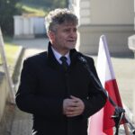 10.11.2021. Kielce. Odsłonięcie tablicy upamiętniającej generała Bolesława Roję. Na zdjęciu: Krzysztof Słoń - senator PiS / Wiktor Taszłow / Radio Kielce