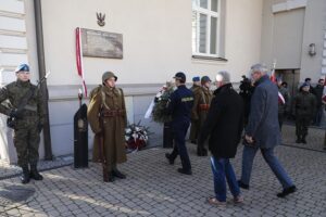 10.11.2021. Kielce. Odsłonięcie tablicy upamiętniającej generała Bolesława Roję / Wiktor Taszłow / Radio Kielce