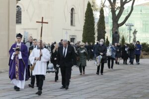 10.11.2021. Kielce. Pogrzeb Marka Michniaka / Wiktor Taszłow / Radio Kielce