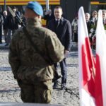 11.11.2021. Kielce. Złożenie kwiatów i wieńców przed Pomnikiem Niepodległości. Na zdjęciu: minister Michał Cieślak / Wiktor Taszłow / Radio Kielce