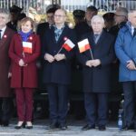 11.11.2021. Kielce. Obchody 103. rocznicy odzyskania przez Polskę niepodległości. Na zdjęciu (od lewej): senator Krzysztof Słoń, Anna Krupka - wiceminister sportu, Piotr Wawrzyk - wiceminister spraw zagranicznych, poseł Krzysztof Lipiec i Zbigniew Koniusz - wojewoda świętokrzyski / Wiktor Taszłow / Radio Kielce