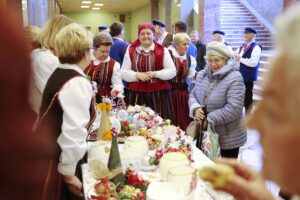 13.11.2021. Kielce, WDK. Dzień Folkloru Świętokrzyskiego / Wiktor Taszłow / Radio Kielce