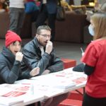 13.11.2021. Kielce, Galeria Echo. Akcja „Zdrowie pod kontrolą” / Wiktor Taszłow / Radio Kielce