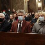 13.11.2021. Kielce, Bazylika Katedralna. Koncert pod tytułem „Łaskawej Pani”. Na zdjęciu (od lewej): poseł Krzysztof Lipiec, Senator Krzysztof Słoń, Małgorzata Pruś / Wiktor Taszłow / Radio Kielce