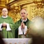 14.11.2021. Kielce. Obchody V Światowego Dnia Ubogich. Na zdjęciu: bp Jan Piotrowski - ordynariusz diecezji kieleckiej / Wiktor Taszłow / Radio Kielce