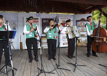 30.08.2020. Tokarnia. Gala finałowa konkursu „Jawor - u źródeł kultury” / Jarosław Kubalski / Radio Kielce