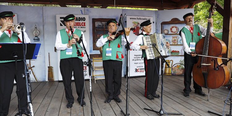 30.08.2020. Tokarnia. Gala finałowa konkursu „Jawor - u źródeł kultury” / Jarosław Kubalski / Radio Kielce