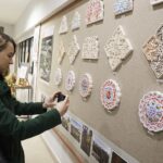 04.11.2021 Kielce. Zespół Państwowych Szkół Plastycznych. Wystawa prac uczniów, które powstały podczas wizyty młodzieży w Hiszpanii / Jarosław Kubalski / Radio Kielce