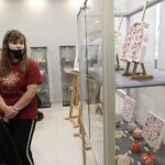 04.11.2021 Kielce. Zespół Państwowych Szkół Plastycznych. Wystawa prac uczniów, które powstały podczas wizyty młodzieży w Hiszpanii / Jarosław Kubalski / Radio Kielce