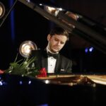 20.11.2021 Kielce. Zespół Państwowych Szkół Muzycznych. Koncert finalisty Konkursu Chopinowskiego Kamila Pacholca. Na zdjęciu Kamil Pacholec / Jarosław Kubalski / Radio Kielce