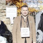 01.11.2021 Kielce. Wszystkich Świętych. Kwesta na cmentarzach. Kwestuje radny Kamil Suchański / Jarosław Kubalski / Radio Kielce