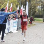 07.11.2021 Kielce. Bieg Niepodległości. Na zdjęciu: Sylwester Lepiarz - zwycięzca biegu / Jarosław Kubalski / Radio Kielce