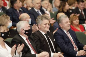 11.11.2021 Kielce.WDK. Gala na 85 - lecie Wojewódzkiego Domu Kultury. Na zdjęciu od lewej: marszałek Andrzej Bętkowski, senator Krzysztof Słoń i dyrektor WDK Jacek Sabat / Jarosław Kubalski / Radio Kielce