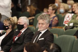 11.11.2021 Kielce.WDK. Gala na 85 - lecie Wojewódzkiego Domu Kultury. Na zdjęciu marszałek Andrzej Bętkowski i senator Krzysztof Słoń / Jarosław Kubalski / Radio Kielce