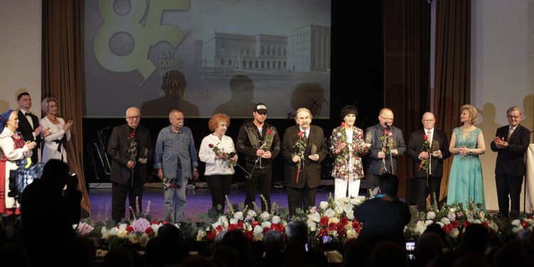 11.11.2021 Kielce.WDK.  Gala na 85 - lecie Wojewódzkiego Domu Kultury / Jarosław Kubalski / Radio Kielce