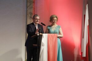 11.11.2021 Kielce.WDK. Gala na 85 - lecie Wojewódzkiego Domu Kultury. Na zdjęciu dyrektor WDK Jacek Sabat i jego zastępca Edyta Bobryk / Jarosław Kubalski / Radio Kielce