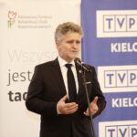 15.11.2021 Kielce. WDK. Rozdanie statuetek i wyróżnień w konkursie "Świętokrzyscy Burzyciele Barier". Na zdjęciu senator Krzysztof SŁoń / Jarosław Kubalski / Radio Kielce