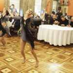 19.11.2021 Kielce. WDK. Nagrody Talenty Świętokrzyskie 2021 dla uzdolnionej młodzieży. Tańczą Natalia Głuc i Olga Szaruga / Jarosław Kubalski / Radio Kielce