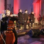 20.11.2021 Kielce. Kościół Św. Krzyża. Koncert patriotyczny w wykonaniu zespołu Sonanto / Jarosław Kubalski / Radio Kielce