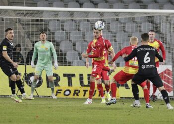 20.11.2021 Kielce.18. kolejka Fortuna 1 Ligi. Mecz Skra Częstochowa - Korona Kielce / Jarosław Kubalski / Radio Kielce