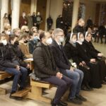 21.11.2021 Kielce. Poświęcenie sztandaru Katolickiej Szkoły Podstawowej im. Maryi z Nazaretu w kościele św. Józefa Robotnika / Jarosław Kubalski / Radio Kielce