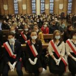 21.11.2021 Kielce. Poświęcenie sztandaru Katolickiej Szkoły Podstawowej im. Maryi z Nazaretu w kościele św. Józefa Robotnika / Jarosław Kubalski / Radio Kielce