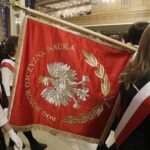 21.11.2021 Kielce. Poświęcenie sztandaru Katolickiej Szkoły Podstawowej im. Maryi z Nazaretu w kościele św. Józefa Robotnika / Jarosław Kubalski / Radio Kielce