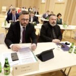 22.11.2021. Kielce. Sejmik Województwa Świętokrzyskiego. Na zdjęciu (od lewej): Tomasz Jamka - członek zarządu województwa, Mariusz Bodo - sekretarz województwa / Jarosław Kubalski / Radio Kielce