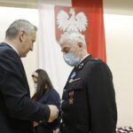 23.11.2021 Kielce. ŚUW. Odznaczenia państwowe dla zasłużonych. Na zdjęciu od lewej: wojewoda Zbigniew Koniusz i Marek Grzyb / Jarosław Kubalski / Radio Kielce